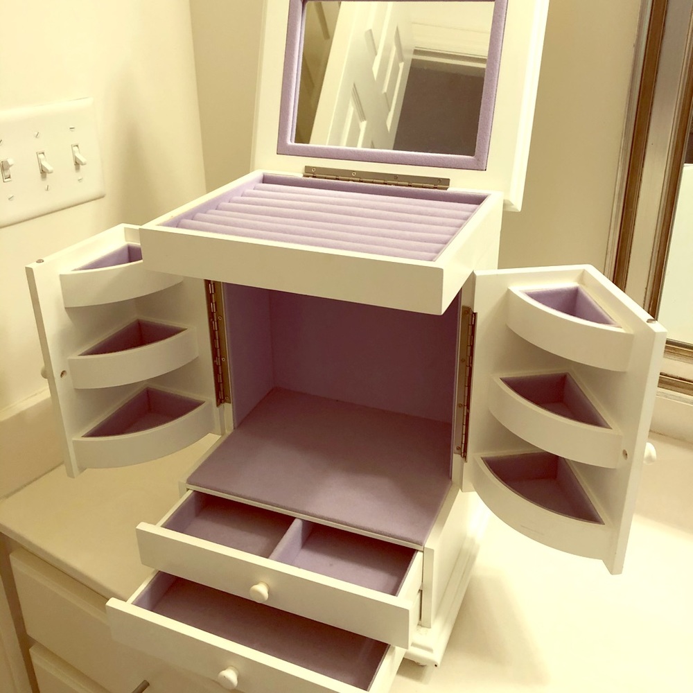 Pottery Barn Kids purple velvet jewelry cabinet 💍